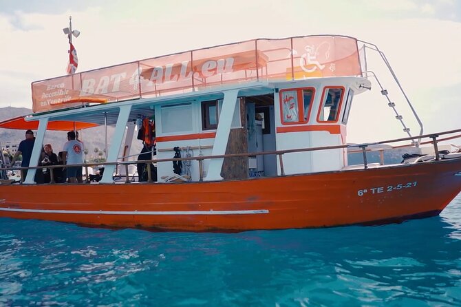 3-Hours Private Tour to Accessible Boat en Canary Island - Snacks, soft drinks, and the pace of the outing