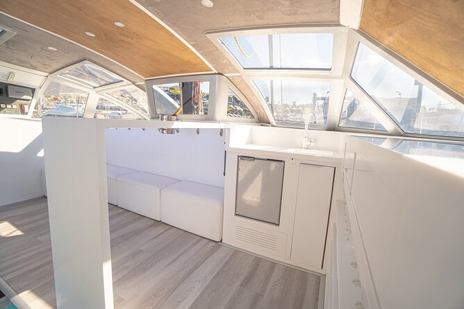 3 hrs. Whale Watching and Relaxing Chill Out Catamaran with glass floor - Leaving Puerto Colón for the open water