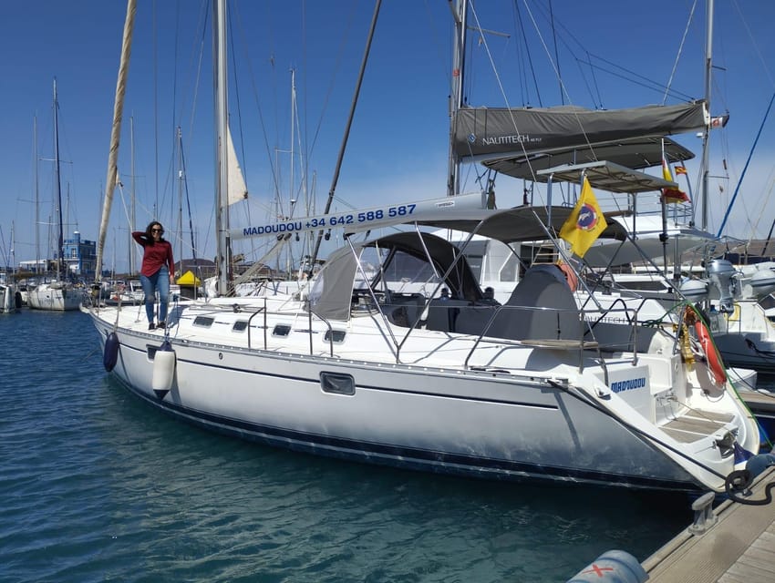 3h Whale Watching Share Tour Beneteau Oceanis 440 - Food, drinks, and onboard comfort