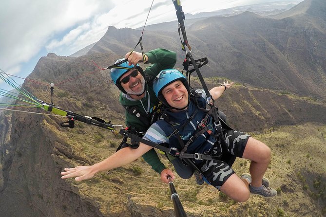 Acro Paragliding Adventure in Costa Adeje with FREE Pickup !! - The safety setup for first-time flyers