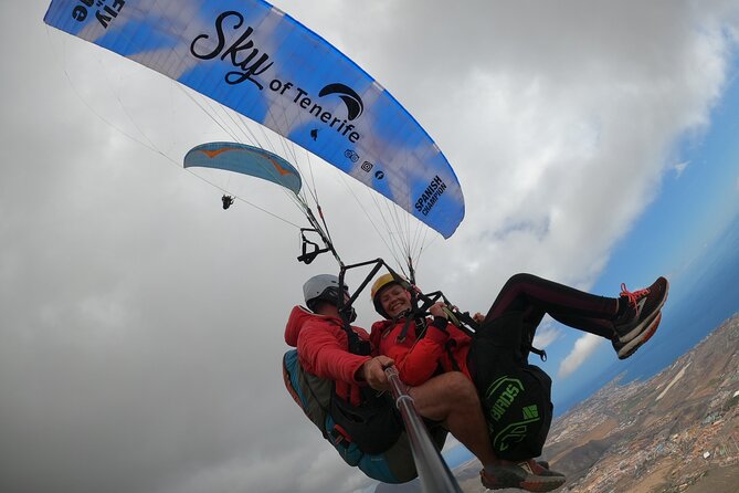 Acrobatic Paragliding Flight with Spanish Champion in Tenerife - Gentle views or acrobatic action