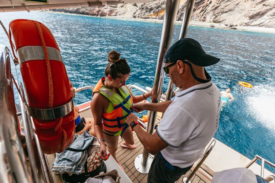 Adeje: Whale and Dolphin Watching Cruise with Lunch and Swim - What lunch and drinks are really worth