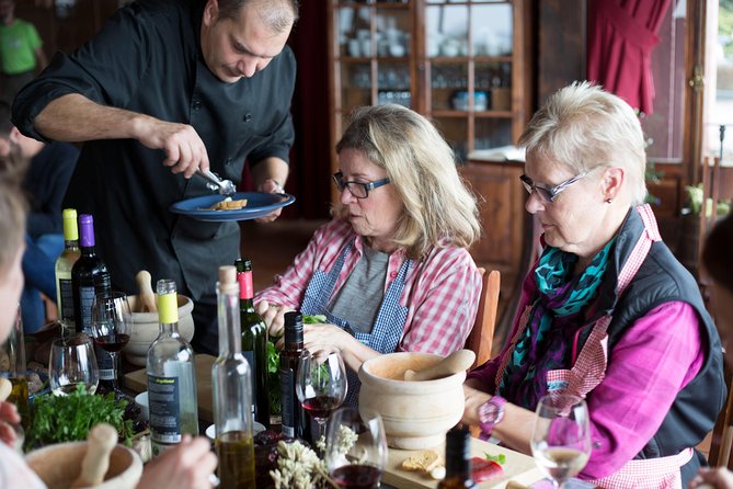 Bodegas Monje Winery Ticket w/Wine Tasting & Mojo Sauce Workshop - Timing, clothing, and practical details