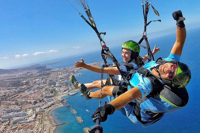 BRONZE tandem paragliding flight in South Tenerife, free pick up - Getting ready at the takeoff point