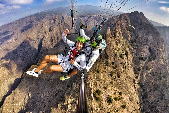 BRONZE tandem paragliding flight in South Tenerife, free pick up - The approach to La Caleta beach