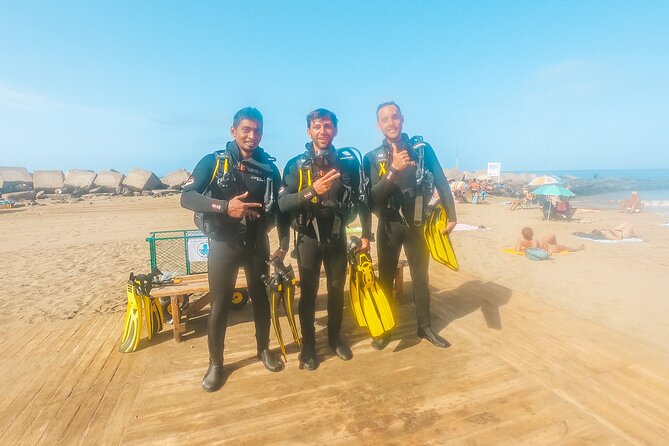 Discover Scuba Diving . First Experience underwater - The basic exercises that build confidence