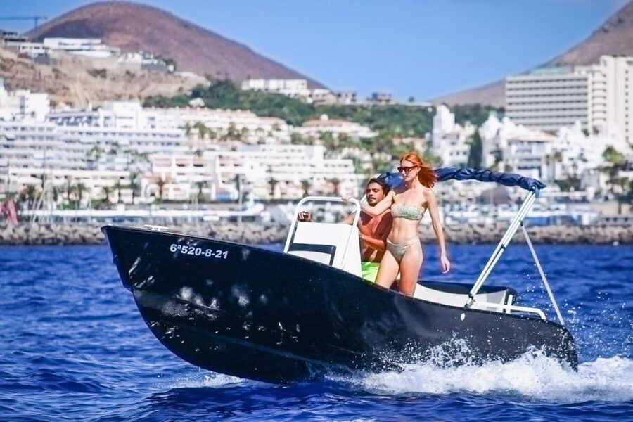 Flow into the ocean without license and discover Adeje - Who will enjoy this, and who should skip it