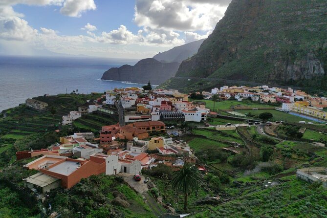 Full Day Guided Tour to La Gomera from Tenerife - The guide, languages, and pace of the day