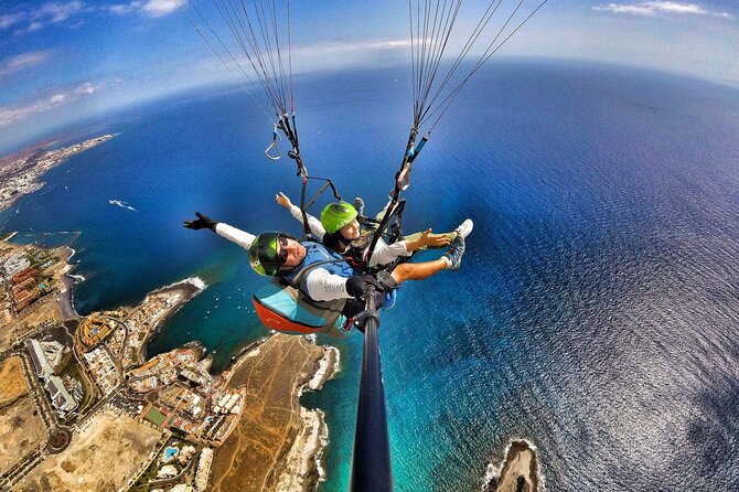 GOLD paragliding flight including videos/photos, t-shirt and a bottle of Cava - What the Gold price includes