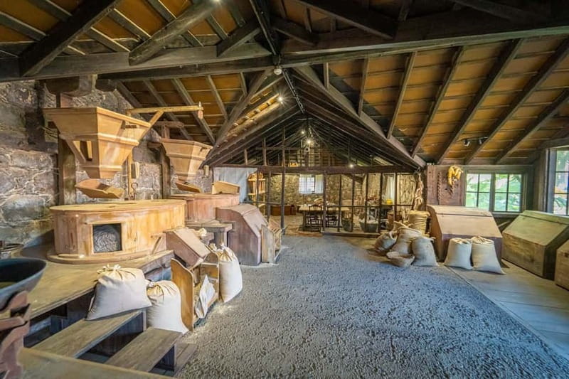 La Orotava:Casa de los Balcones & Molino del Hoyo Gofio Mill - Casa de los Balcones and the craft of Canarian woodwork