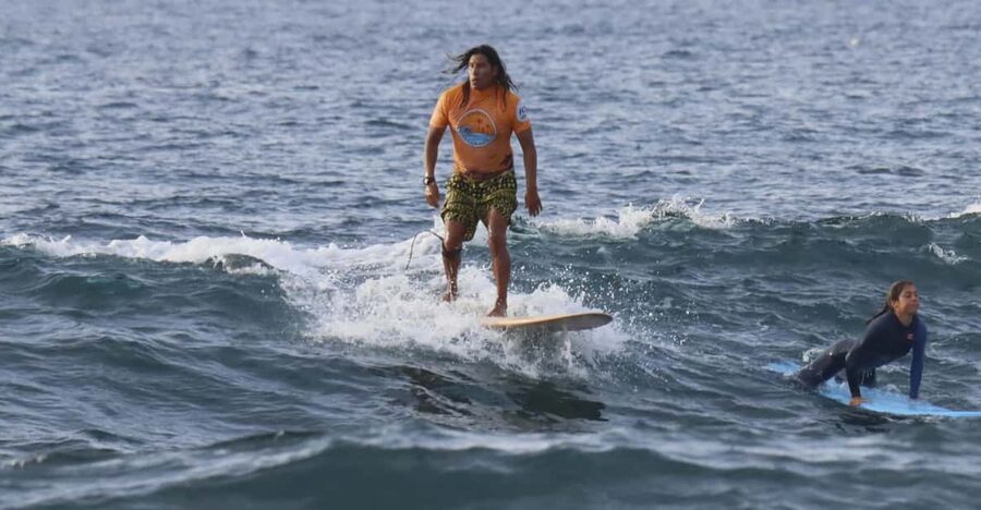 Las Américas: Inolvidable Private Surf Lesson Max 5persons - Getting suited up with the right equipment