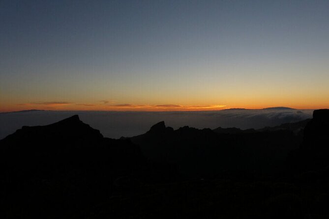 Magic Stargazing & Sunset in Teide with Dinner + Telescopes - Sunset toast with champagne in the mountains