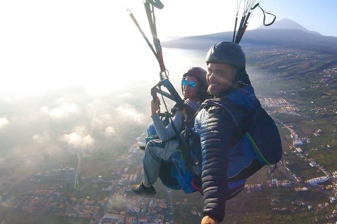 Paragliding 1000 Meters - The safety briefing and tandem setup