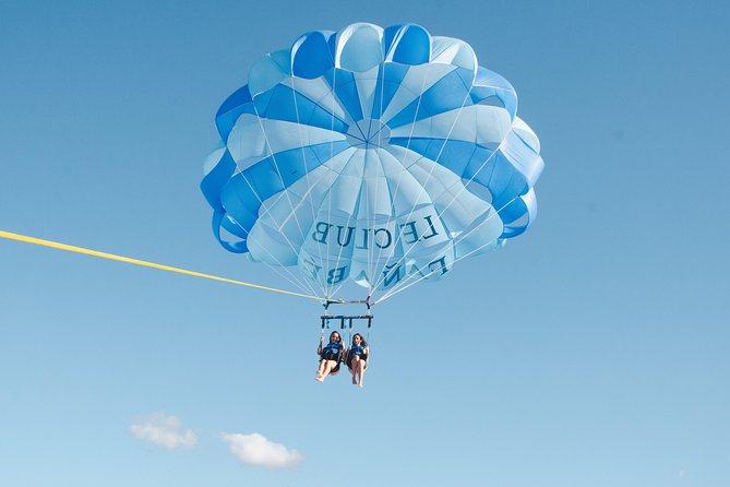 Parascending in Tenerife - The safety briefing and life-jacket check