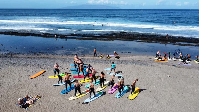 Playa de las Americas: lezione di surf con tutto incluso - The beach lesson before the water