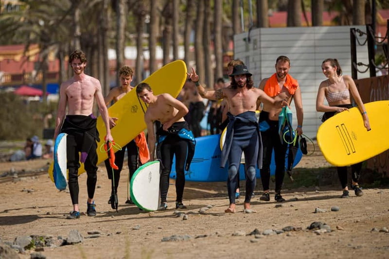 Playa de las Americas: lezione di surf con tutto incluso - Learning to paddle, balance, and catch a wave