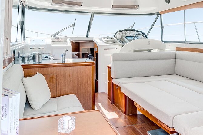 Private Luxury Motor Boat 2, 3 and 4 Hour Charters - What the first hour is like