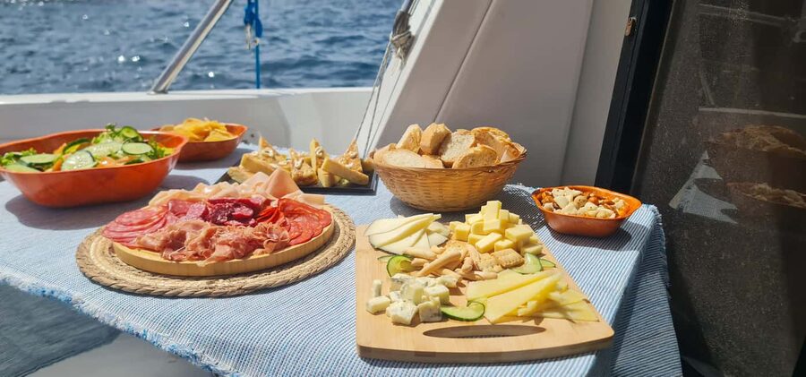 Private Yatch Amalfi Cinco - Las Galletas and the search for cetaceans