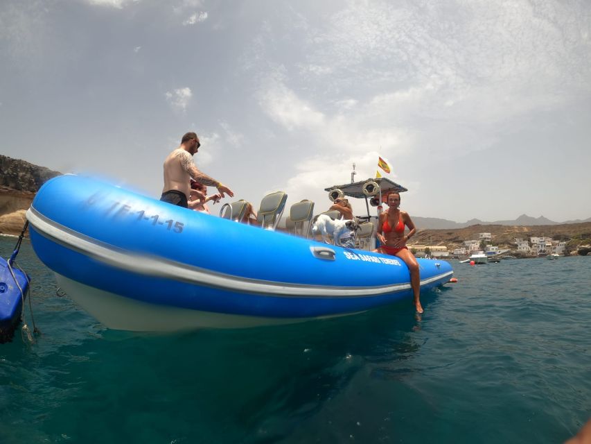 Puerto Colon: Dolphin and Whale Watching Speedboat Cruise - Leaving Puerto Colon with the wind up