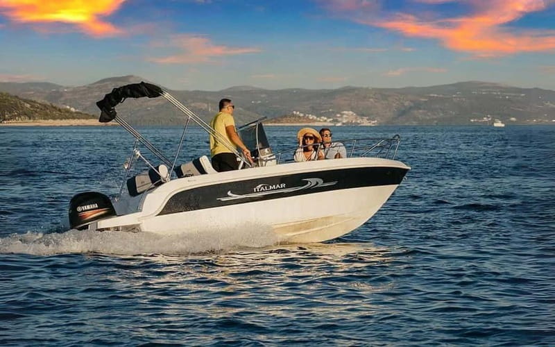 Puerto Colon: License-Free Self-Drive Boat in Tenerife - The Boat’s Comfort and Safety Equipment