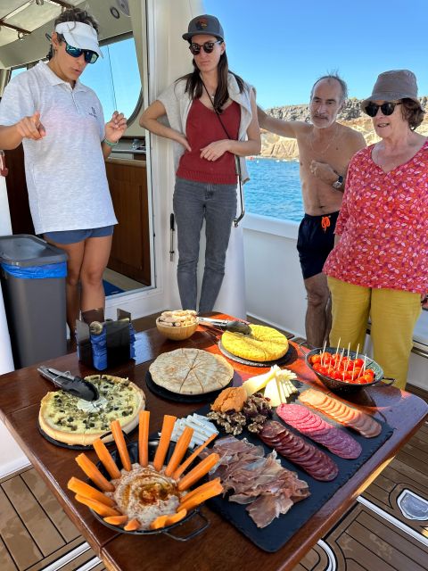Puerto Colon : Shared/private boat trip with snack & Drinks - Snorkeling in a sheltered bay