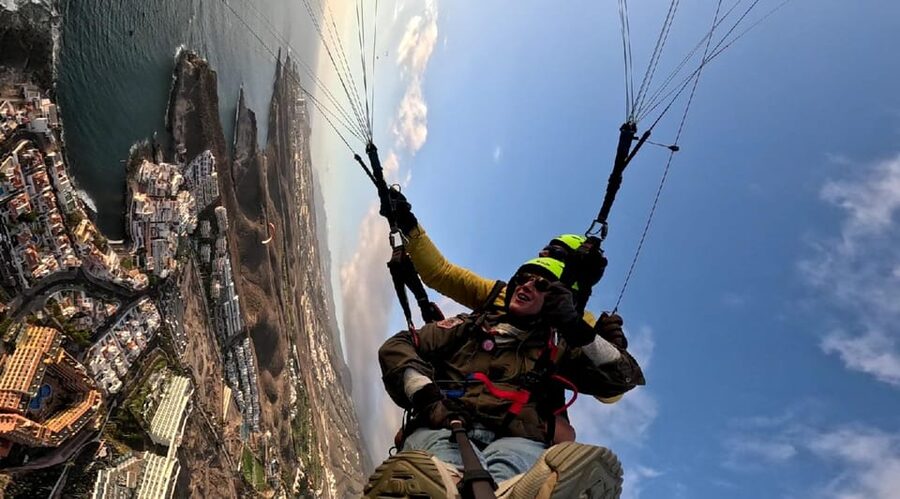 Santa Cruz de Tenerife: Acrobatic Paragliding Flight - Language, comfort, and the human side