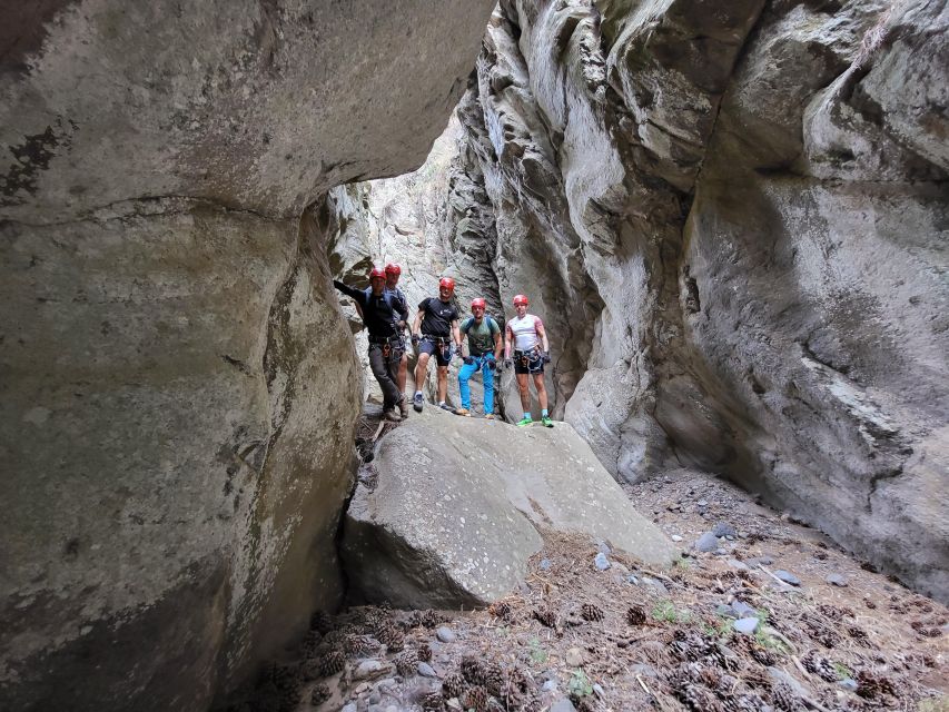 Santa Cruz de Tenerife: Vilaflor Canyoning Tour - Basalt walls and changing rappel techniques