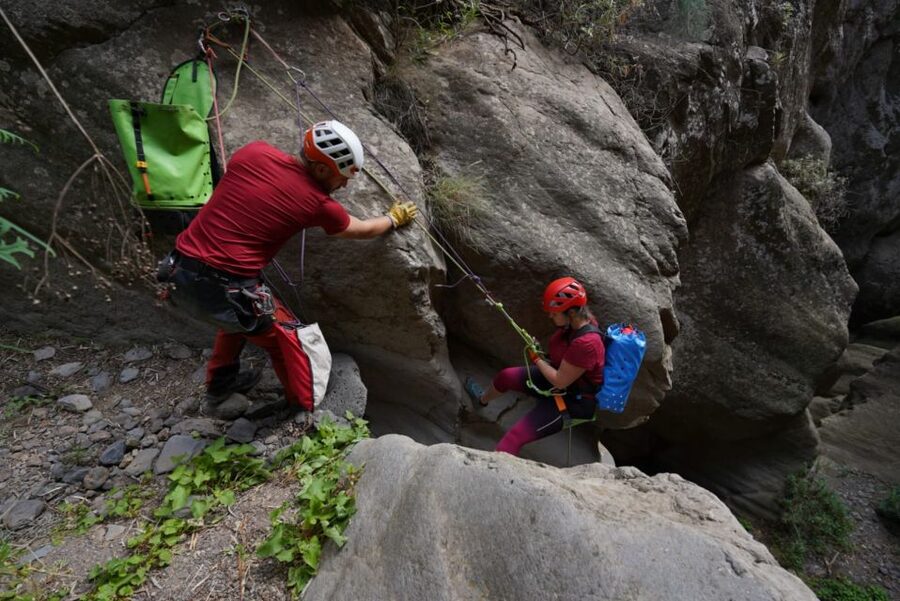 Santa Cruz de Tenerife: Vilaflor Canyoning Tour - The 35-minute walk through Canary pines