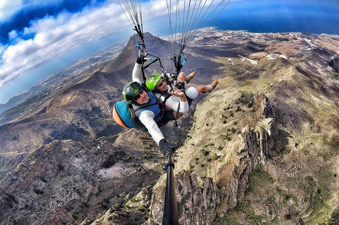 SILVER 1000m paragliding tandem flight above South Tenerife - Optional acrobatics and hands-on moments