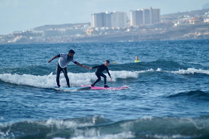 Surfing lessons in Las Americas - Why the maximum of 10 matters
