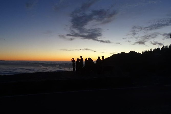 TEIDE NIGHT, Stargazing Bus Tour, Meal & Drinks included! - Cold, wind, and basic comfort
