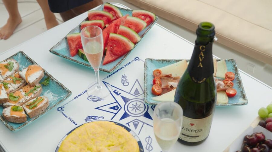 Tenerife: 2, 3 & 4 Hour Private Luxury Motorboat Charter - What the four-hour option adds