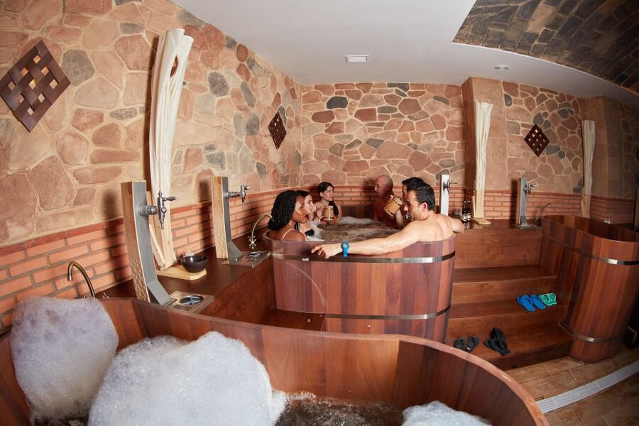 Tenerife: Beer Spa Experience with Tastings and Snacks - A beer bath instead of a standard spa treatment