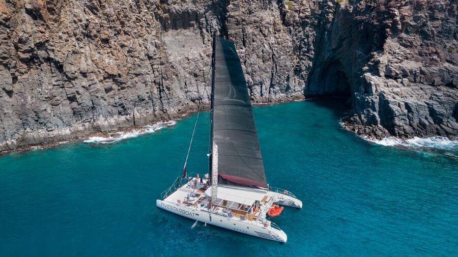 Tenerife: Catamaran Cruise with Brunch and Unlimited Drinks - Drinks, Seating, and the Onboard Rhythm