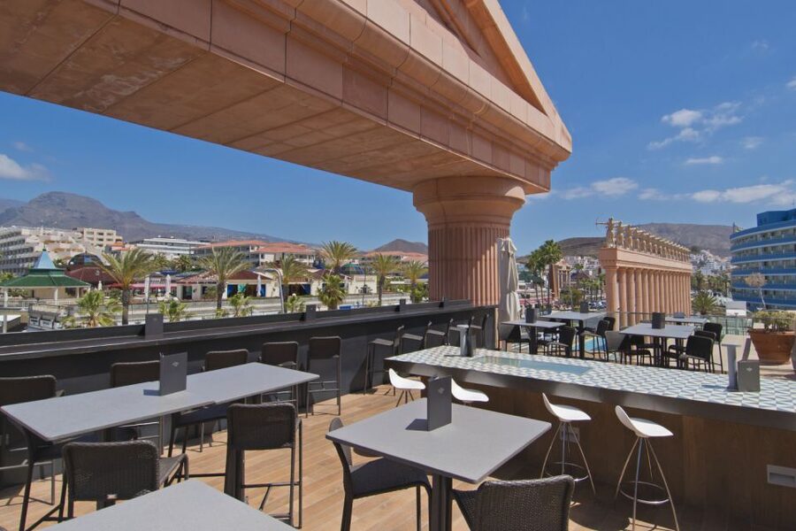 Tenerife: Hard Rock Cafe Set Menu Lunch or Dinner & Drink - Who will enjoy this meal most