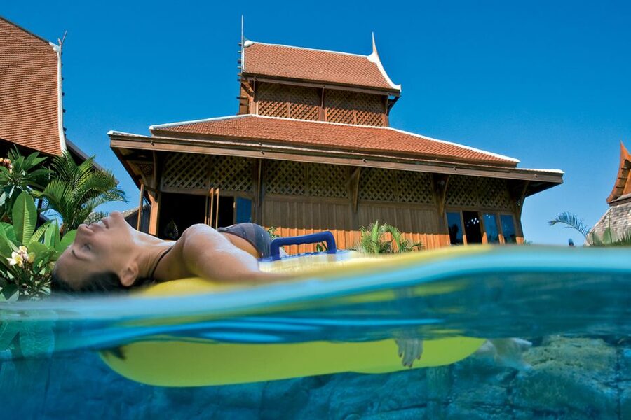 Tenerife: Loro Parque & Siam Park Entry Ticket with Transfer - The ticket system and second-park entry