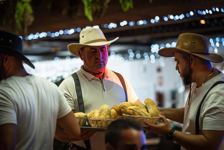 Tenerife : Musical show "the wild south" with dinner and transfer - Is The Wild South worth booking?