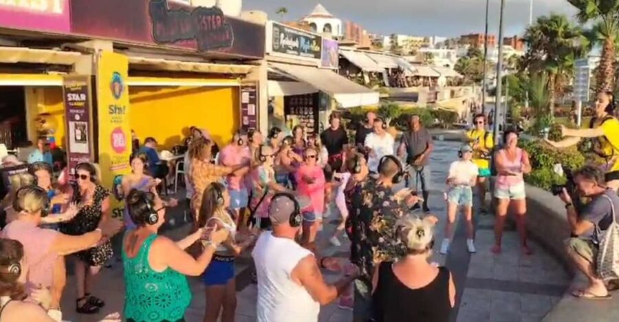 Tenerife: Silent Disco Walking Tour "Mustang Sally's" - What happens through the headphones