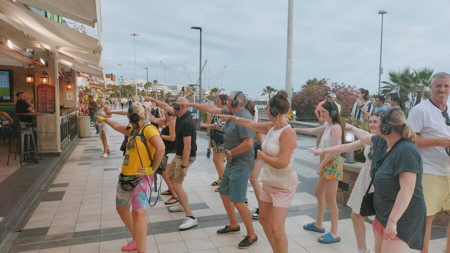Tenerife: Silent Disco Walking Tour "Mustang Sally's" - What the ratings suggest about the experience