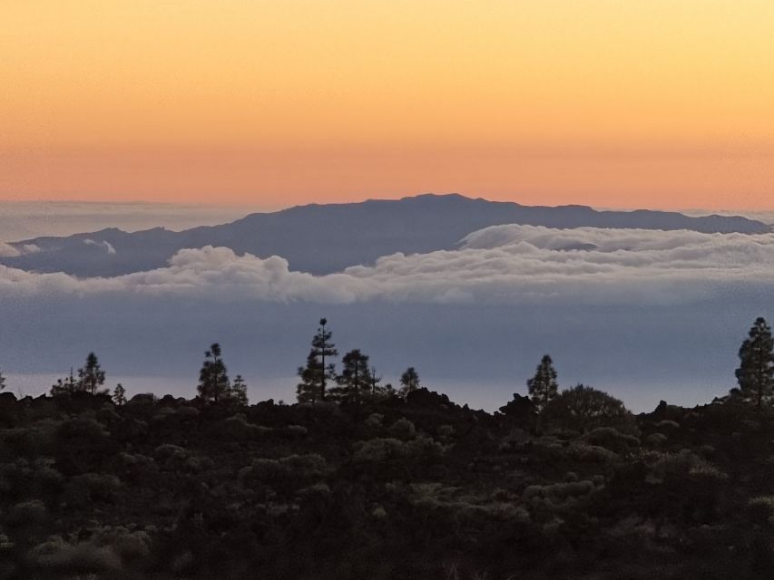Tenerife: Sunset and Stargazing at Teide National Park - Small groups, hot chocolate, and a free night portrait