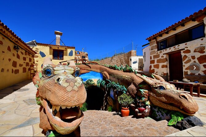 Travel in Time at El Pasaje Secreto - Inside the gardens and mysterious caves