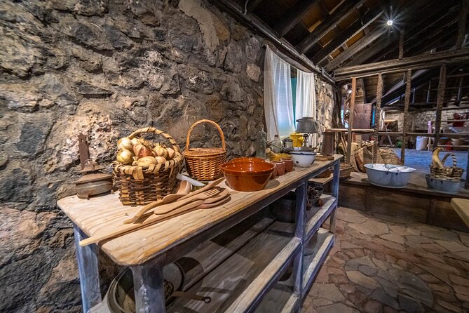 Twin Ticket Casa de los Balcones + Molino de gofio del Hoyo - What the house reveals about daily life